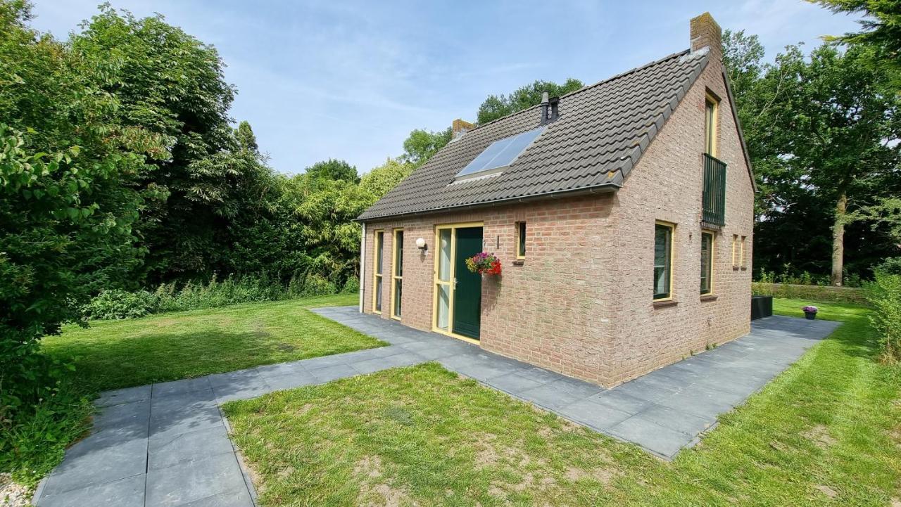 Holiday home Recreatiewoning Maas En Waal 72 *