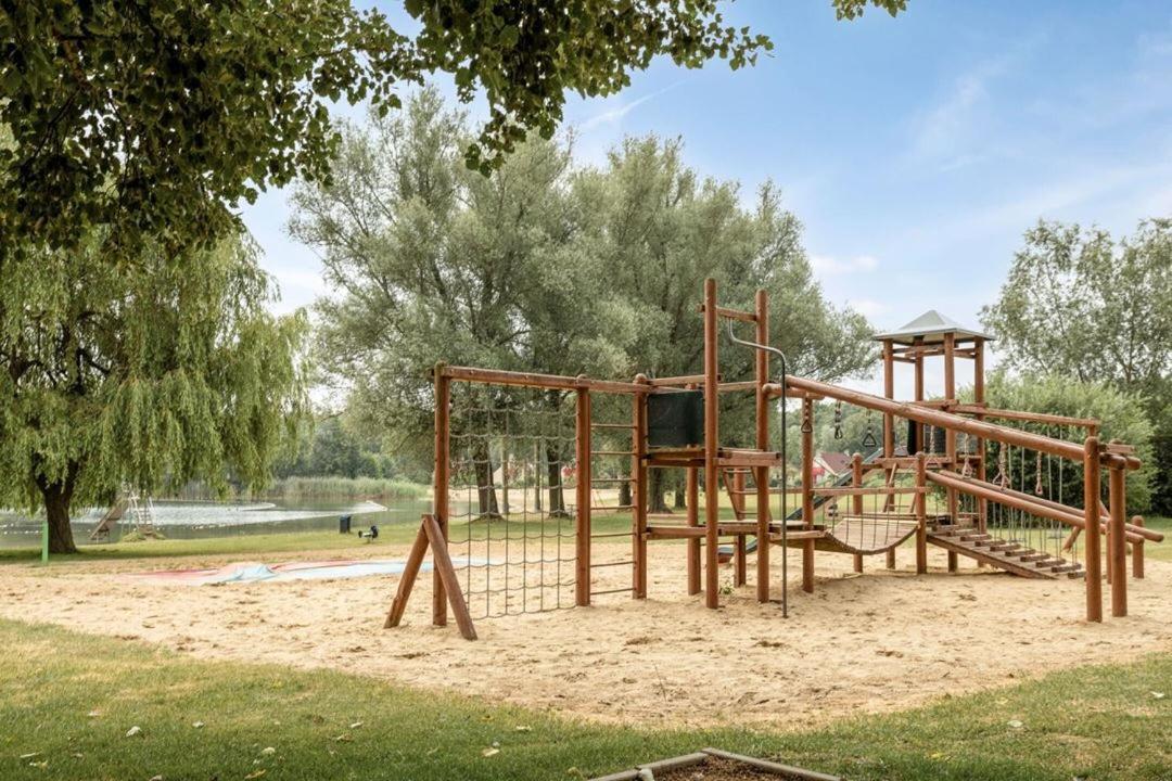 Recreatiewoning Maas En Waal 72 Holiday home *